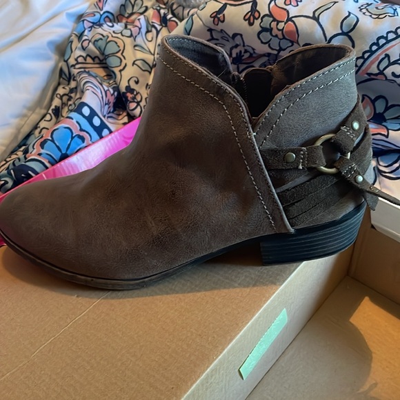 Sugar Shoes - Sugar booties, taupe size 10 boots
